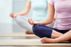 Personne en posture de méditation, pleine conscience Vipassana, atelier de Woluwe